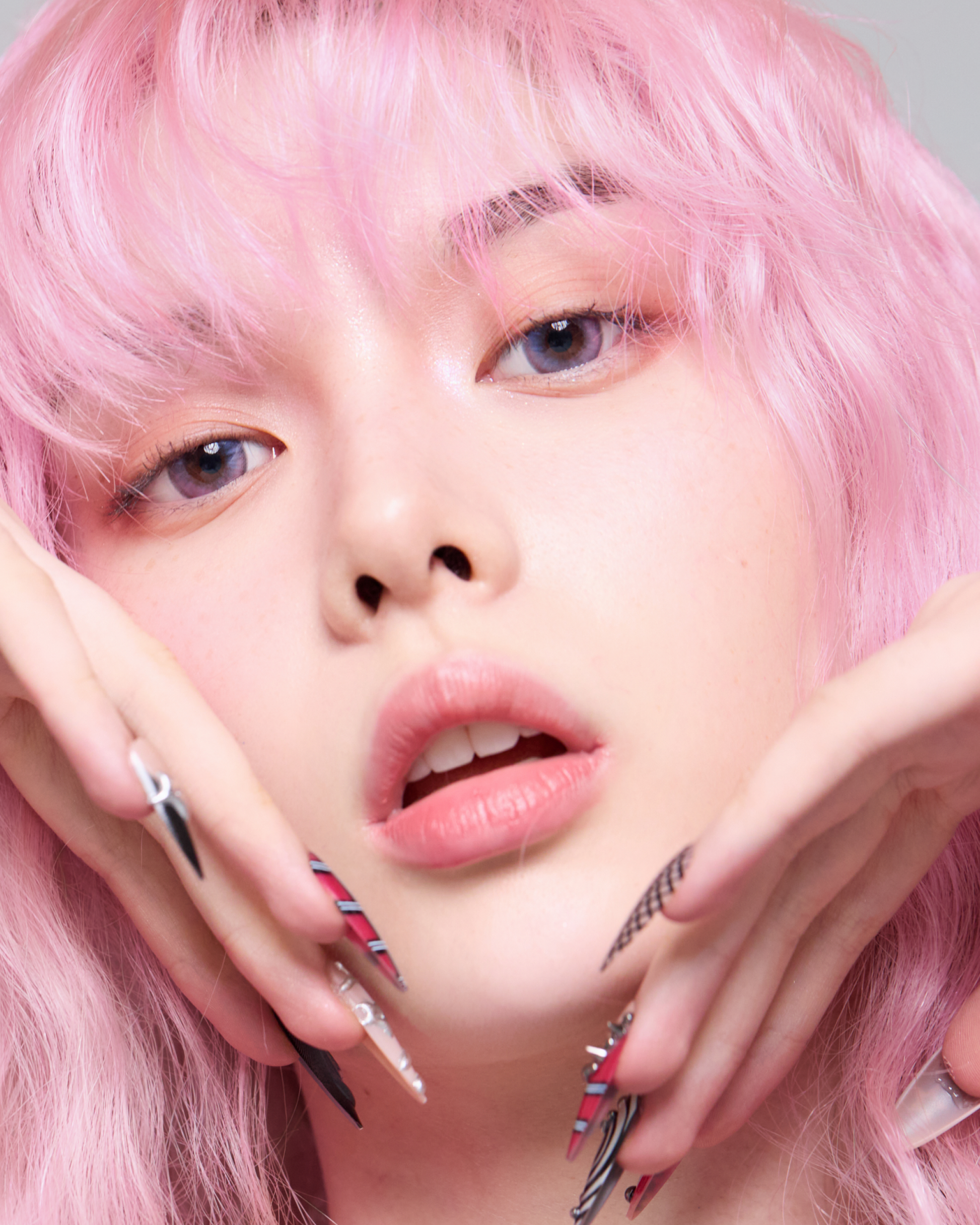 EEYS Lens Blush Blue worn look