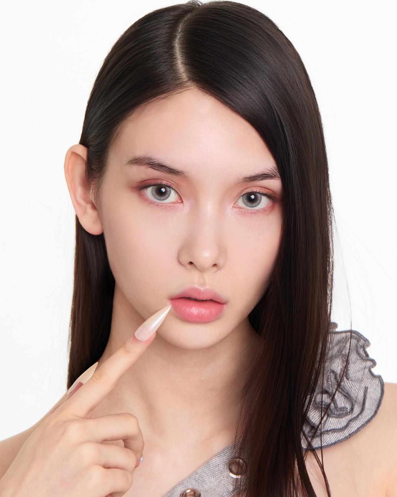 EEYS Lens Metal Boots Rizz Gray color contact lens