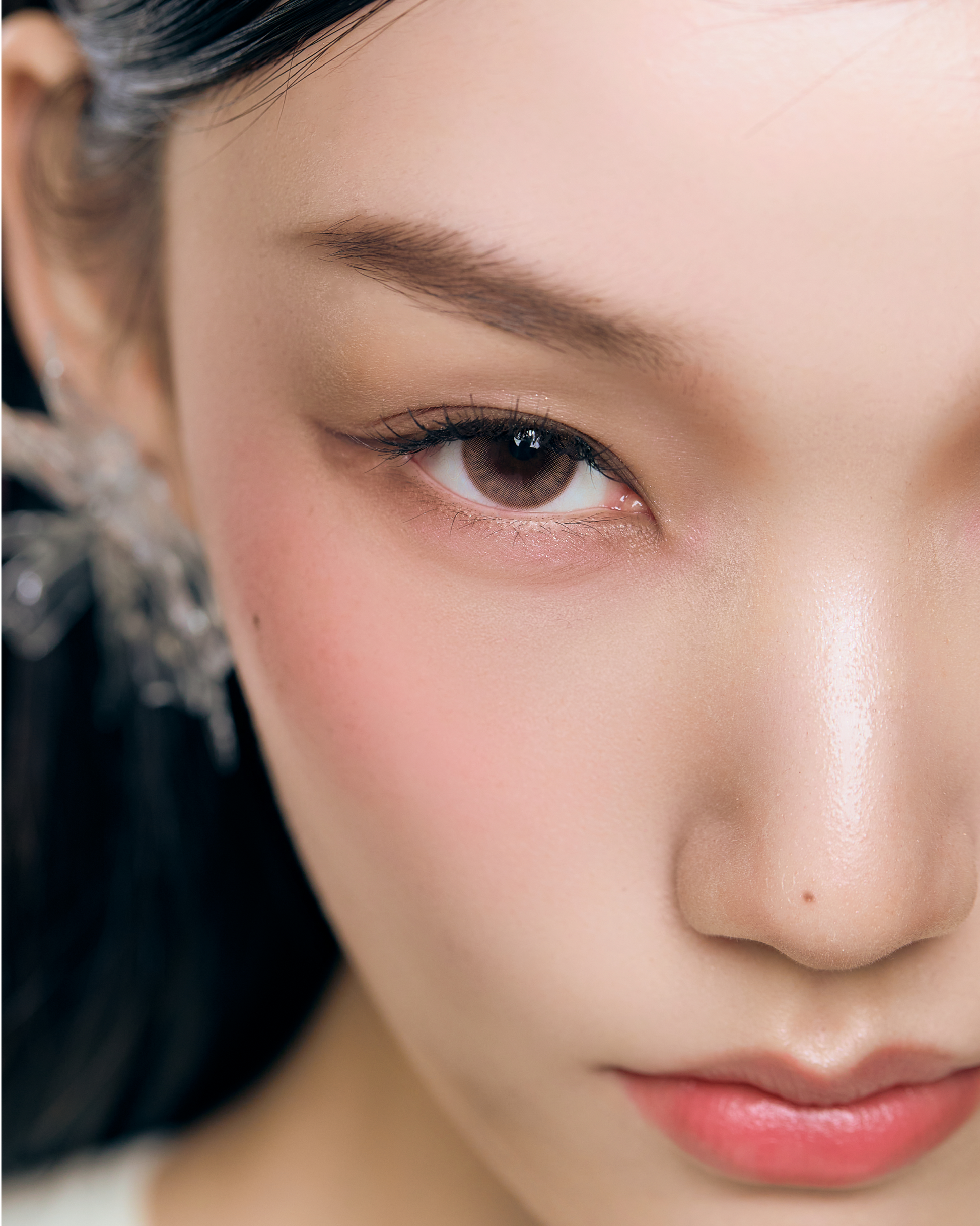 Tan Suede color contact lenses by EEYS Lens — natural warm tone inspired by Korean fashion, daily comfortable wear.