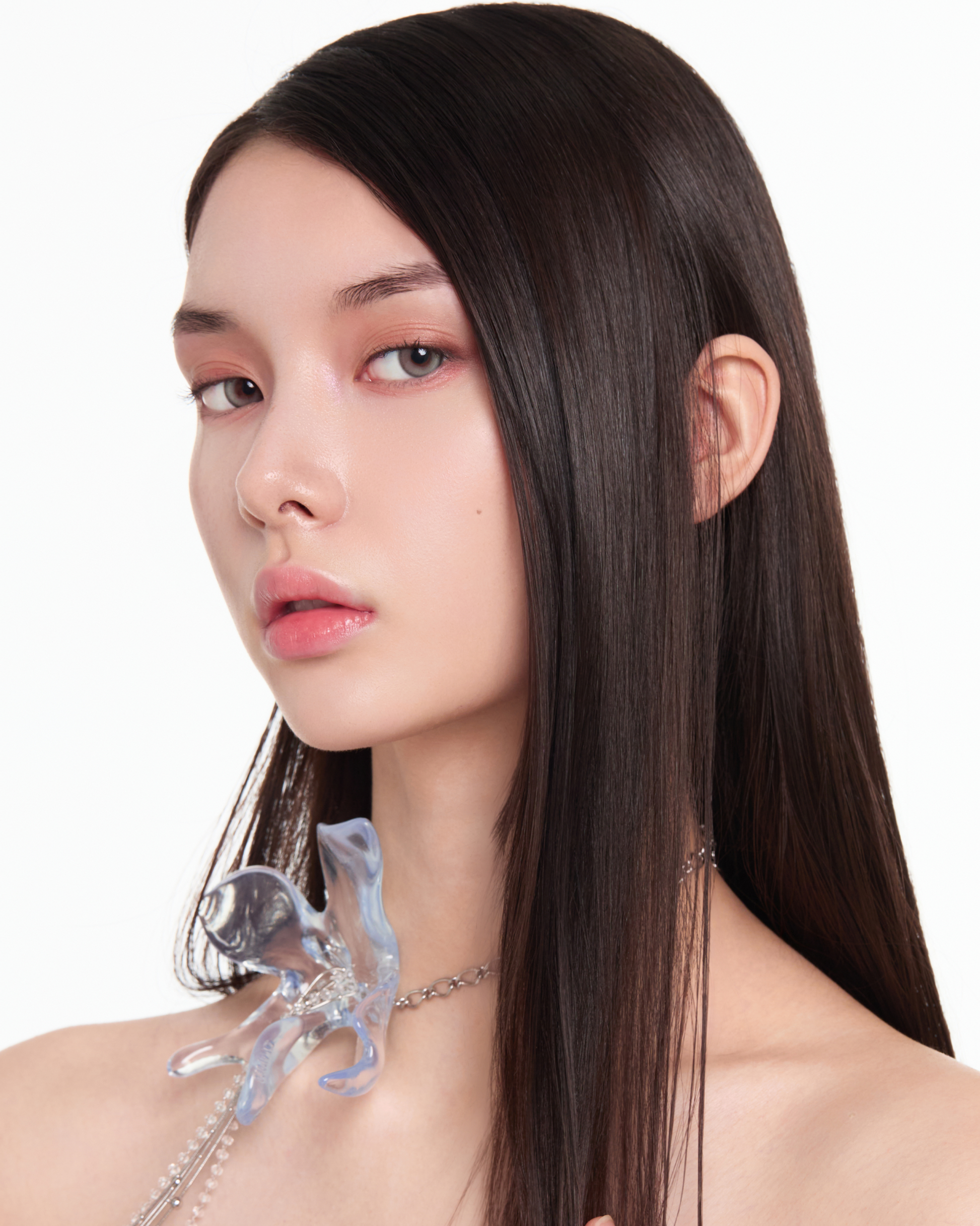 EEYS Lens Satin Velvet soft brown lens